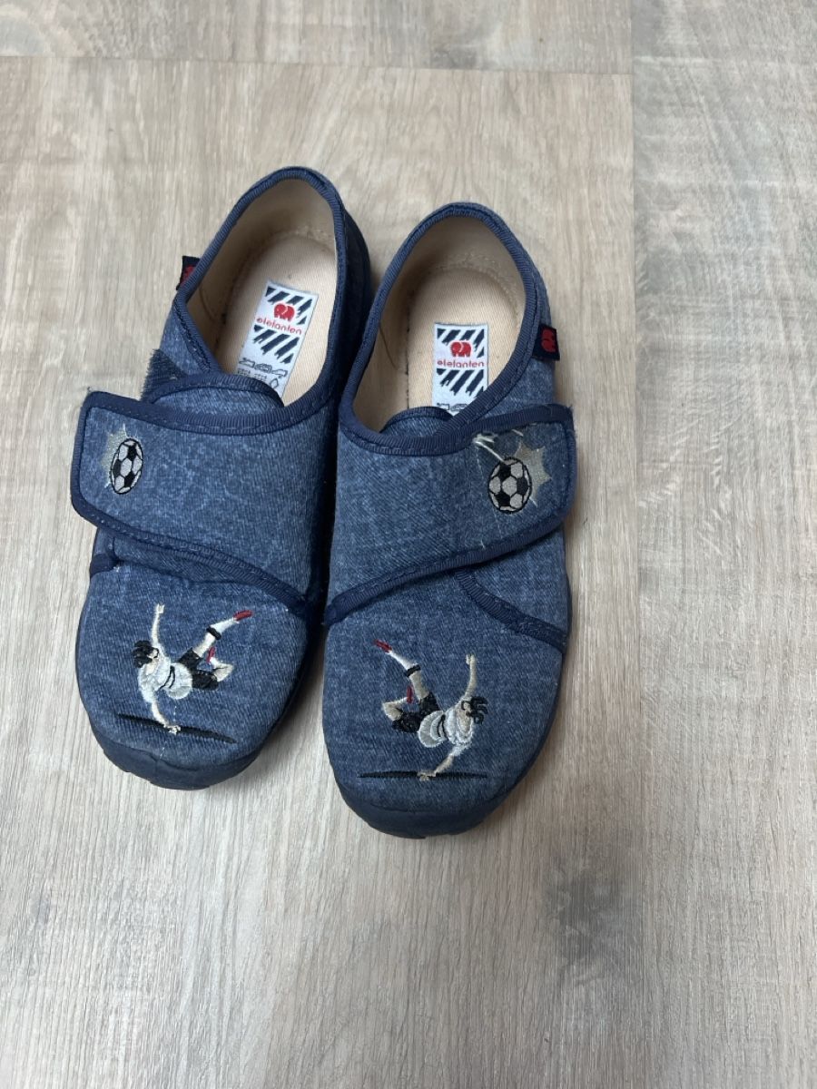 Elefanten Scarpe per ragazzi: Kinder Hausschuhe 31 – Usato da Bachenbülach venduto da Dana_Ondrasik