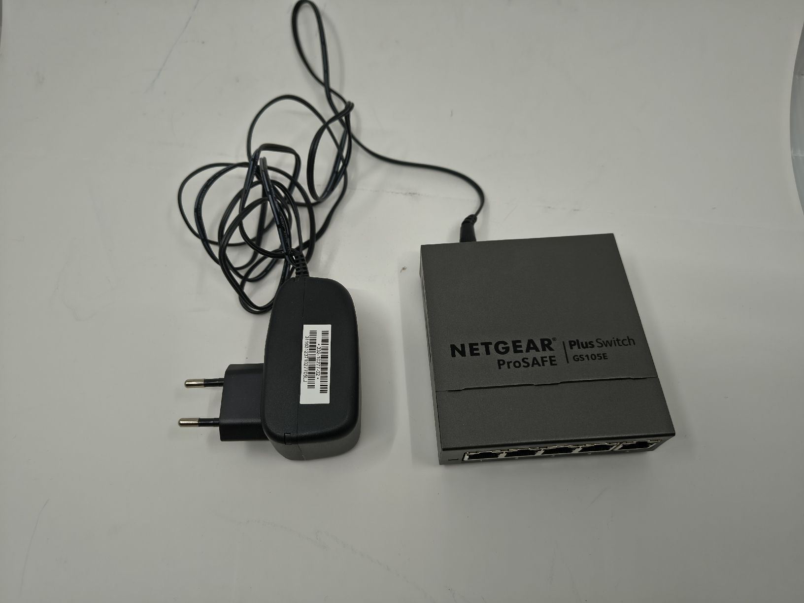 Netgear Hub & Switch: Netgear ProSAFE GS105E Switch – Usato da Brugg AG venduto da compiservice 2