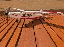 Micro RC Pilatus PC-6 Porter « Félix » Patrouille Suisse DSM