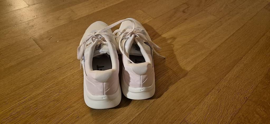 Scarpe per ragazzi: NIKE Kinderturnschuhe – Usato da Hagendorn venduto da Saga2005 1
