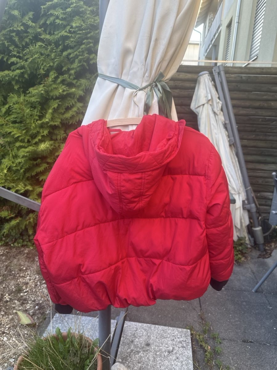 Vestes: Winterjacke gesteppt rot mit Kapuze – D'occasion à Reinach BL par jessihome 1