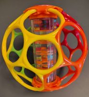 Oball Greifball mit Rassel: farbenfroh & ideal für Babys