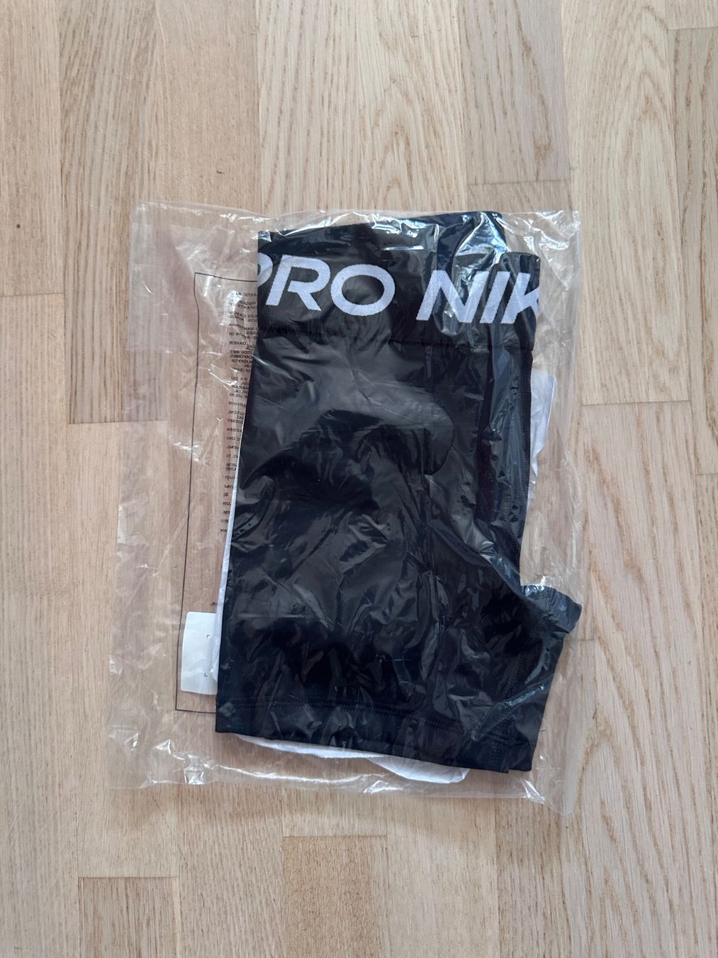 Nike Pantaloni: Nike Pro Shorts (Mädchen) Größe: M – Nuovo e nell'imballaggio originale da Brüttisellen venduto da jea_5lmn 2