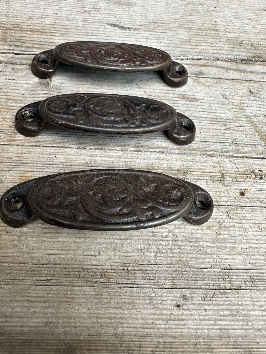 Quincaillerie: 3 Schubladen Griffe Gusseisen – D'occasion à Villmergen par Bezdupe 1
