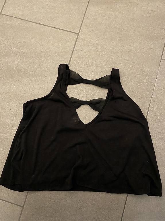 Top: Crop Top Schwarz in Grösse S – Nuovo (secondo la descrizione) da Basel venduto da lorged 2