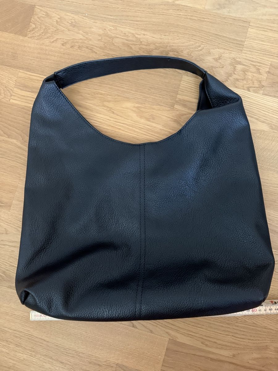 Borse da donna: Schwarze Handtasche, neuwertig -  – Nuovo (secondo la descrizione) da Itingen venduto da Granini_93
