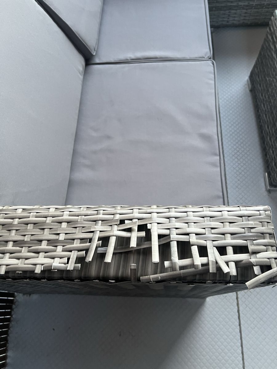 Fauteuils: Rattanlounge Defekt – Défectueux à Winterberg ZH par El-Pavlo 2