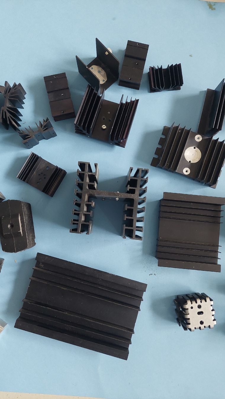 Elektronikbauteile: Sammlung Kühlkörper – Gebraucht aus Bülach von blksize 2