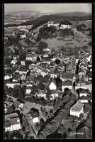 AK Lenzburg, Flugaufnahme mit Schloss und Ortszentrum