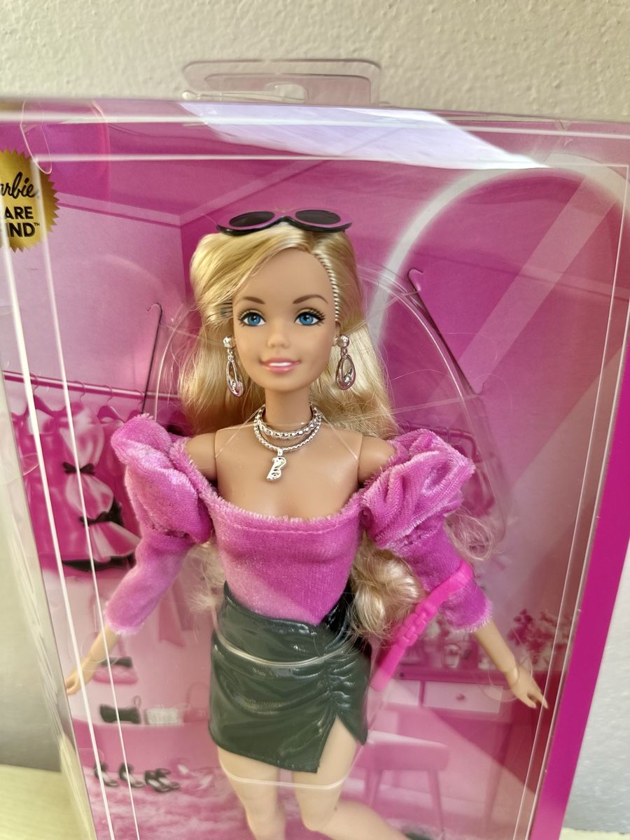 Poupées: Barbie Deluxe Rare Find – Neuf avec emballage d'origine à Zürich par Kat_5557