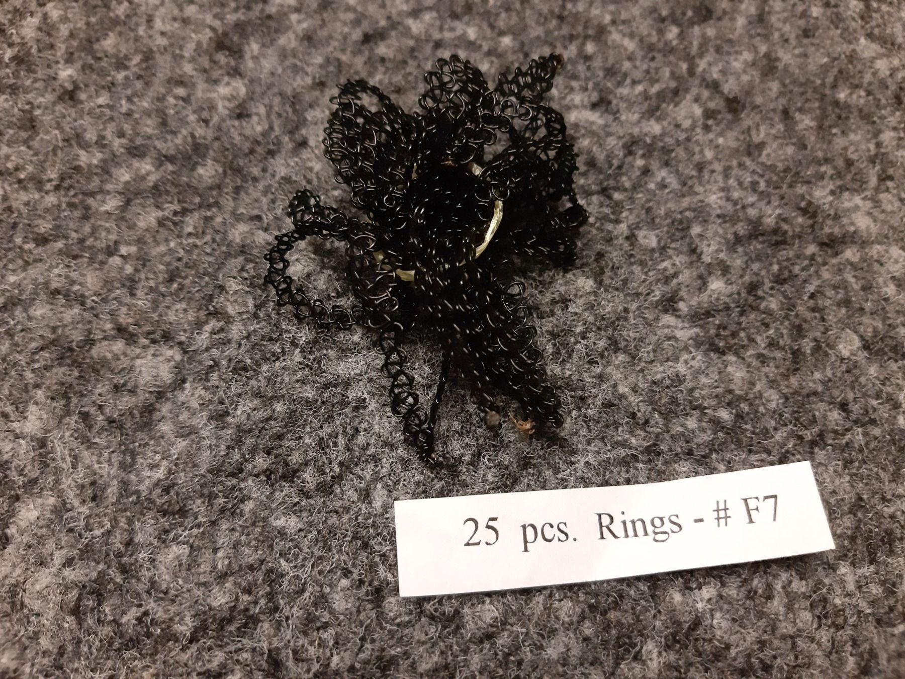 Bagues: Neue Tattoo Fingerringe – Neuf avec emballage d'origine à Schmitten FR par ReniStern