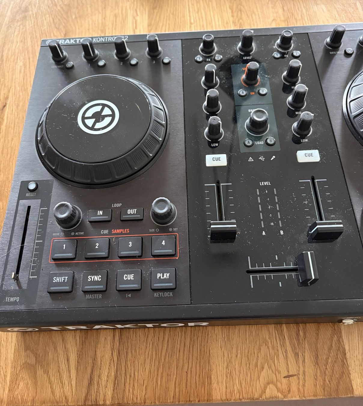 Traktor Mischpulte: Traktor Kontrol S2 MK2 DJ Controller - Top Zustand! – Gebraucht aus Münsingen von Hunters65 1