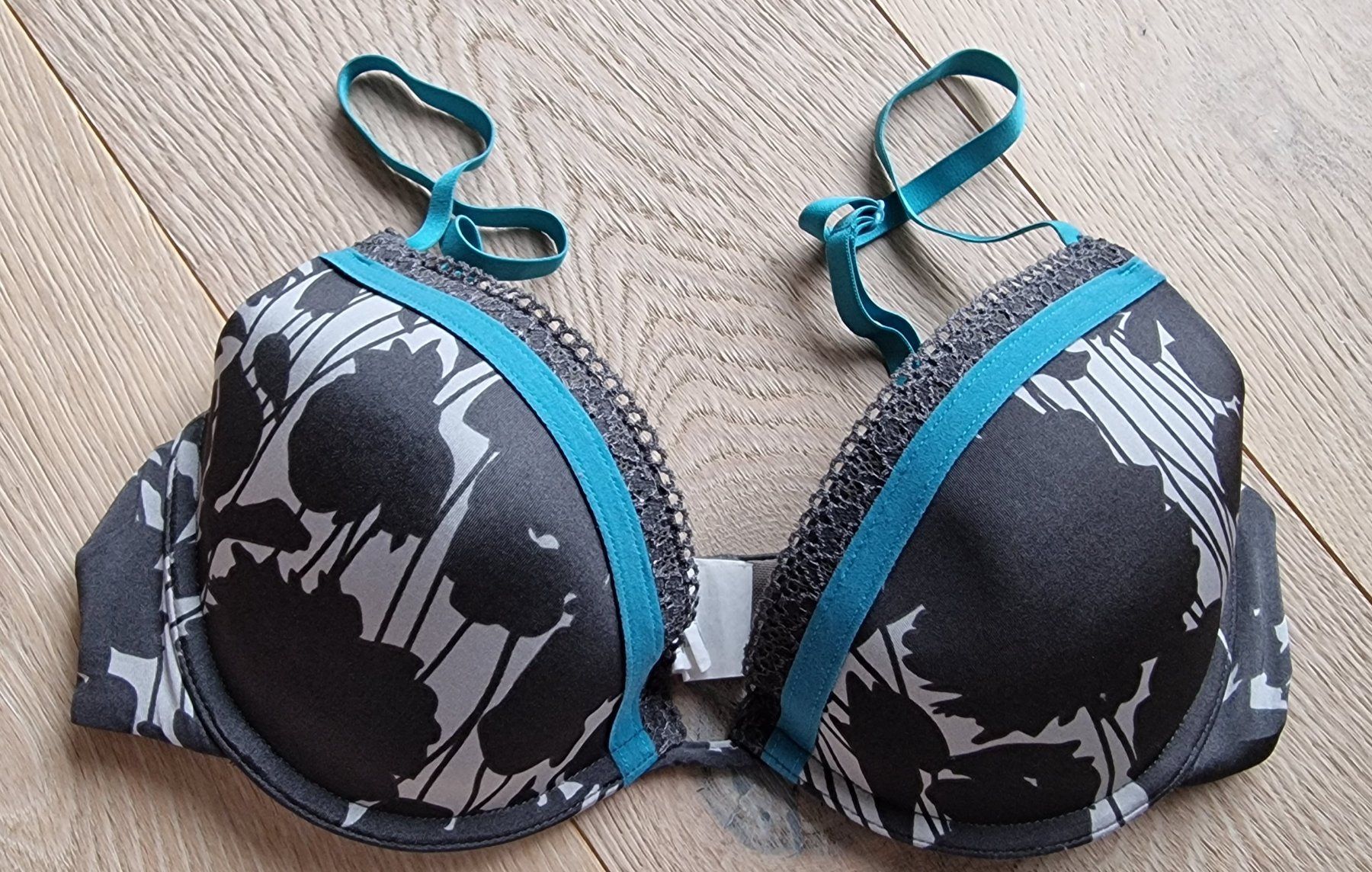 Calvin Klein Altra biancheria intima: BH Calvin Klein Blumenmuster Gr. 70C – Usato da Nebikon venduto da Japostyle