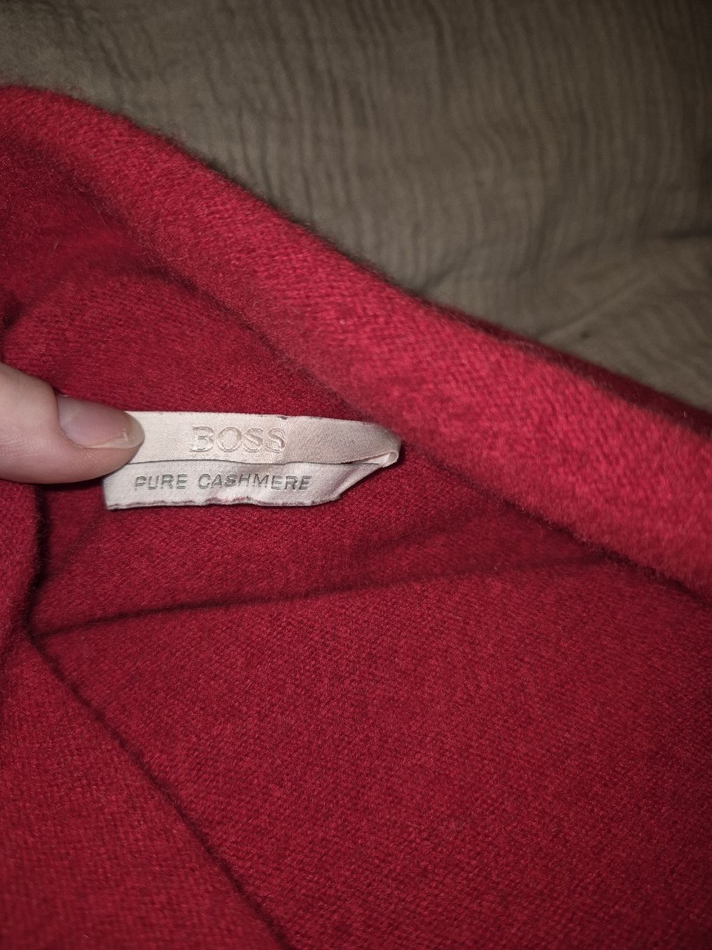 Hugo Boss Pullover & Sweatshirts: Pull BOSS col roulé en cachemire rouge – Gebraucht aus Puplinge von melodiieee 1