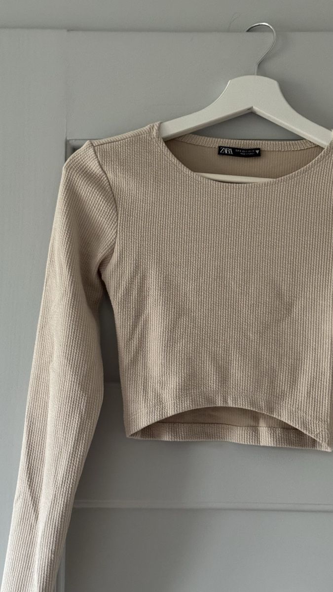 Zara T-Shirts: Zara Crop Top Beige Gr. S – Gebraucht aus Zürich von Aya03 1