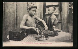 Tonkin, Fumeur d'Opium préparant la Pip
