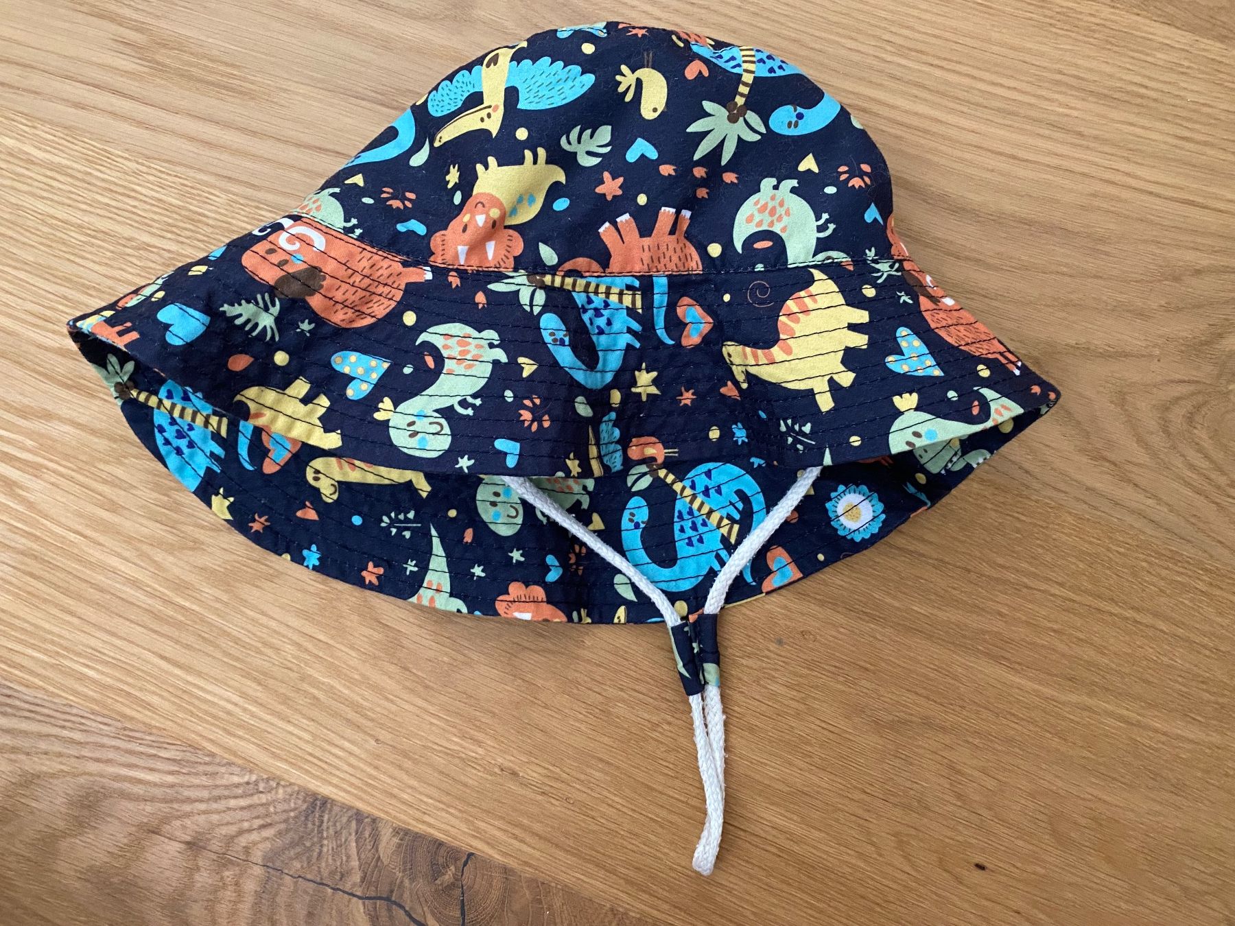 Sonstige Jungenkleidung: Dino Sonnenhut Gr 52cm – Gebraucht aus Einsiedeln von PaedeK84