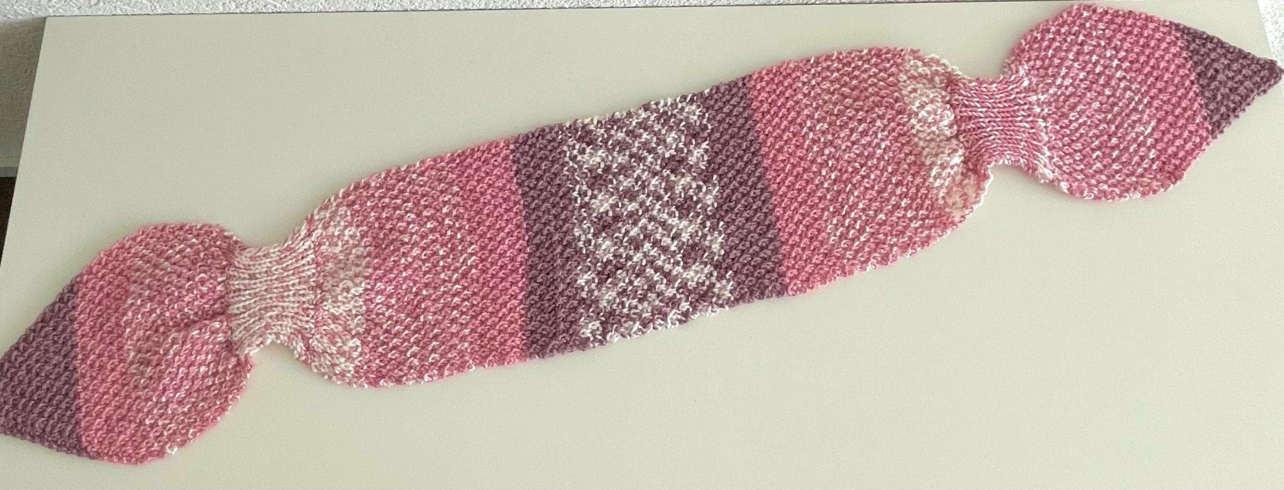 Foulard & Sciarpe: Halstuch / Schal  mit Schlüsselloch-Technik – Nuovo e nell'imballaggio originale da Täuffelen venduto da sohalt 1