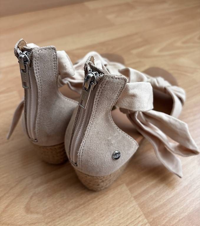 Damenschuhe: Sommerschuhe der Marke UGG, Gr. 39 – Gebraucht aus Weinfelden von Irishtinker 1