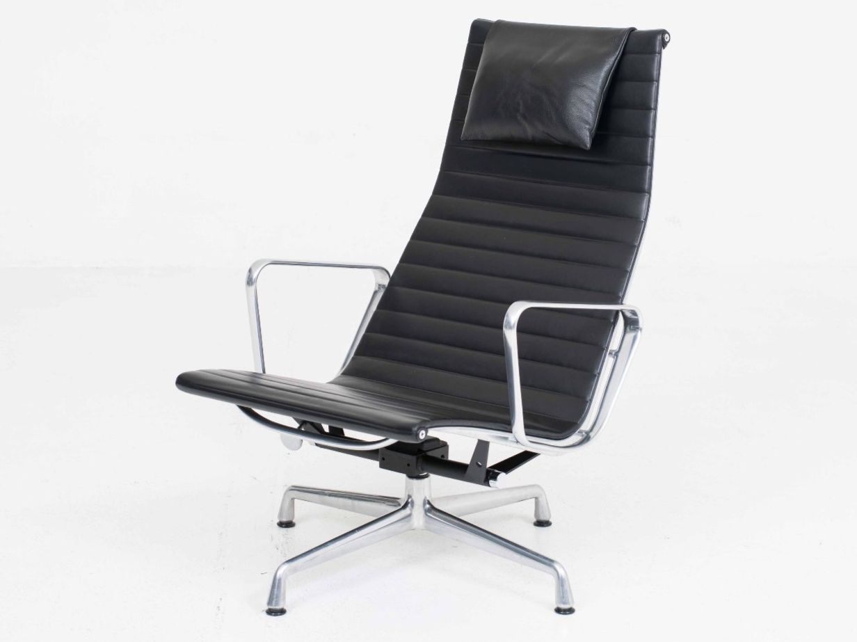 Vitra Poltrone: Vitra EA 124 Sessel von Charles & Ray Eames - Leder Schwarz – Usato da Zürich venduto da STUZH38