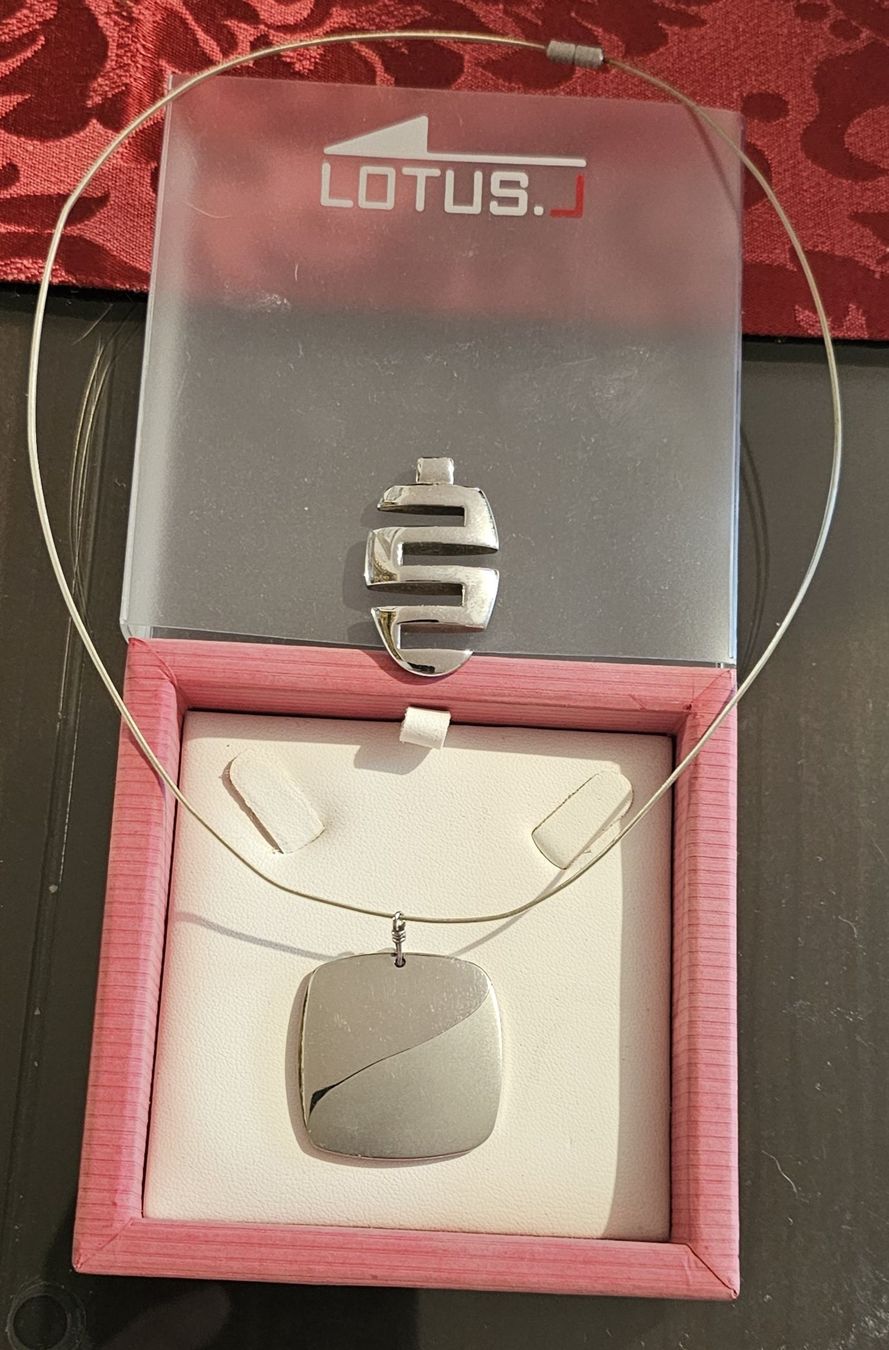 Altri gioielli: Collier LOTUS enncacier avec pendentifs Interchangeables – Nuovo (secondo la descrizione) da HENNIEZ venduto da mjm_vp6n