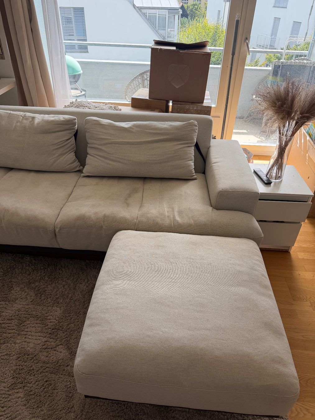 Sofas: Gratis Beige Sofa mit Hocker und Teppich – Gebraucht aus Zürich von hil_zh8n 1