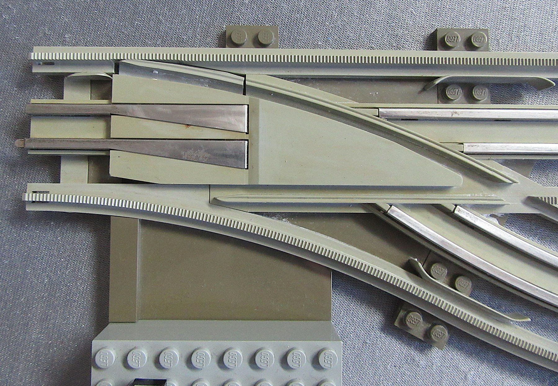Lego Kit di costruzioni: Lego - 2 alte Eisenbahn Weichen hellgrau - ab CHF 5.00 – Usato da Auenstein venduto da Padabimbim 3