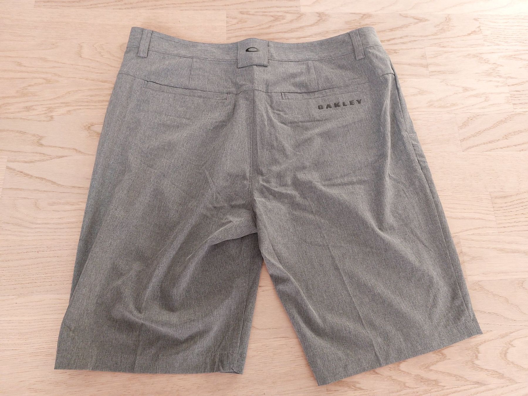 Oakley Pantalons: Oakley Take Pro Short Größe 33, mit Etikett – Neuf avec emballage d'origine à Sachseln par Palur 2