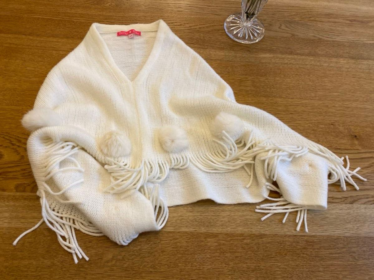 Giacche & Cappotti: Weisses Mädchen Poncho Fransen Pelz Gr.4/6 – Usato da Rubigen venduto da Mukuru 3