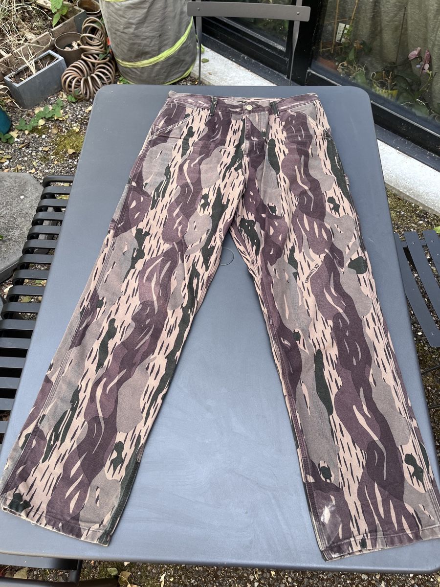 Carhartt Jeans: Carhartt Camo Pants Size 30x32 Used – D'occasion à Basel par ale_5cm8