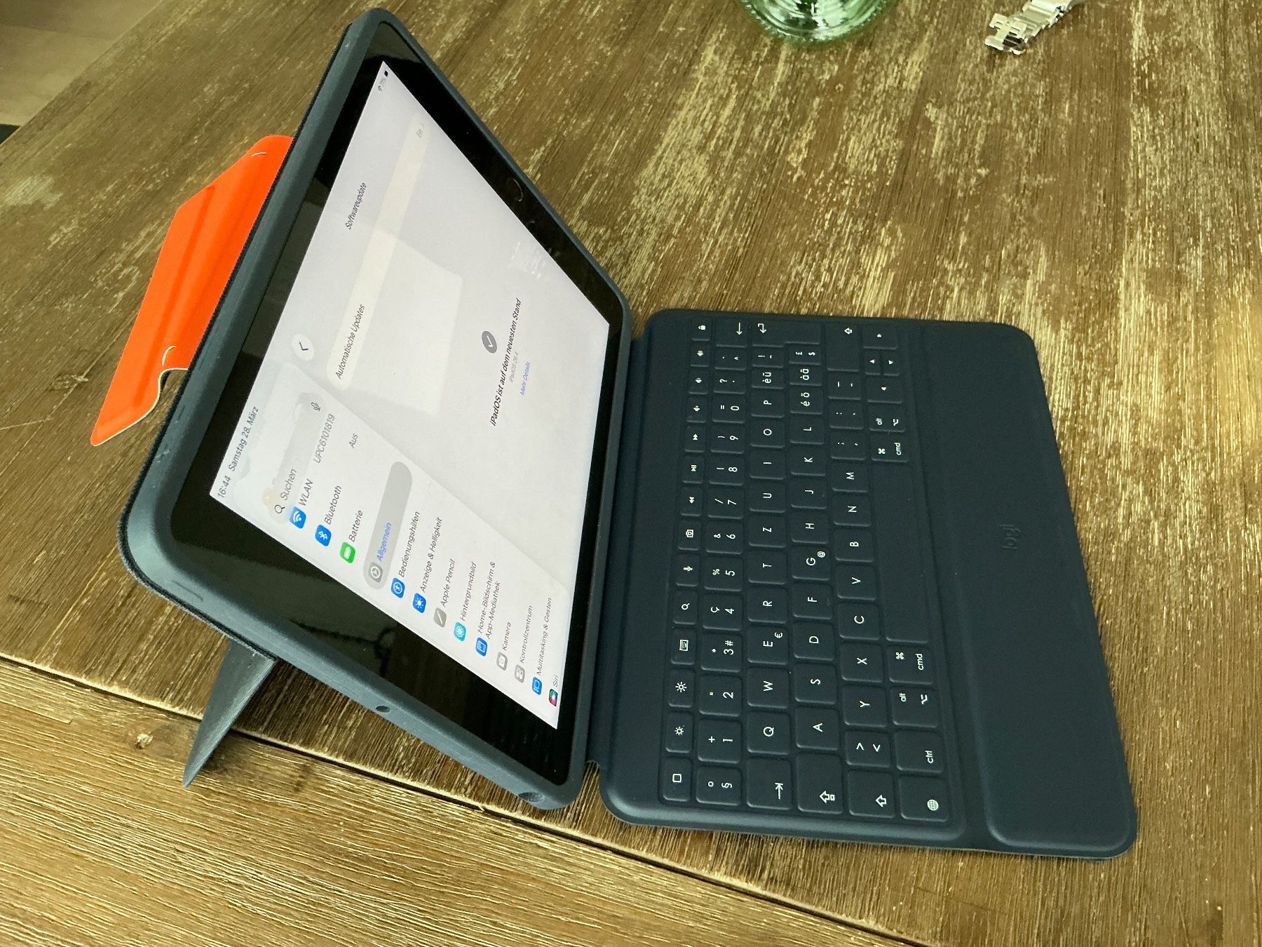Apple Tablet PC: iPad 9 Generation inkl Logitec Hülle – Usato da Möhlin venduto da karal