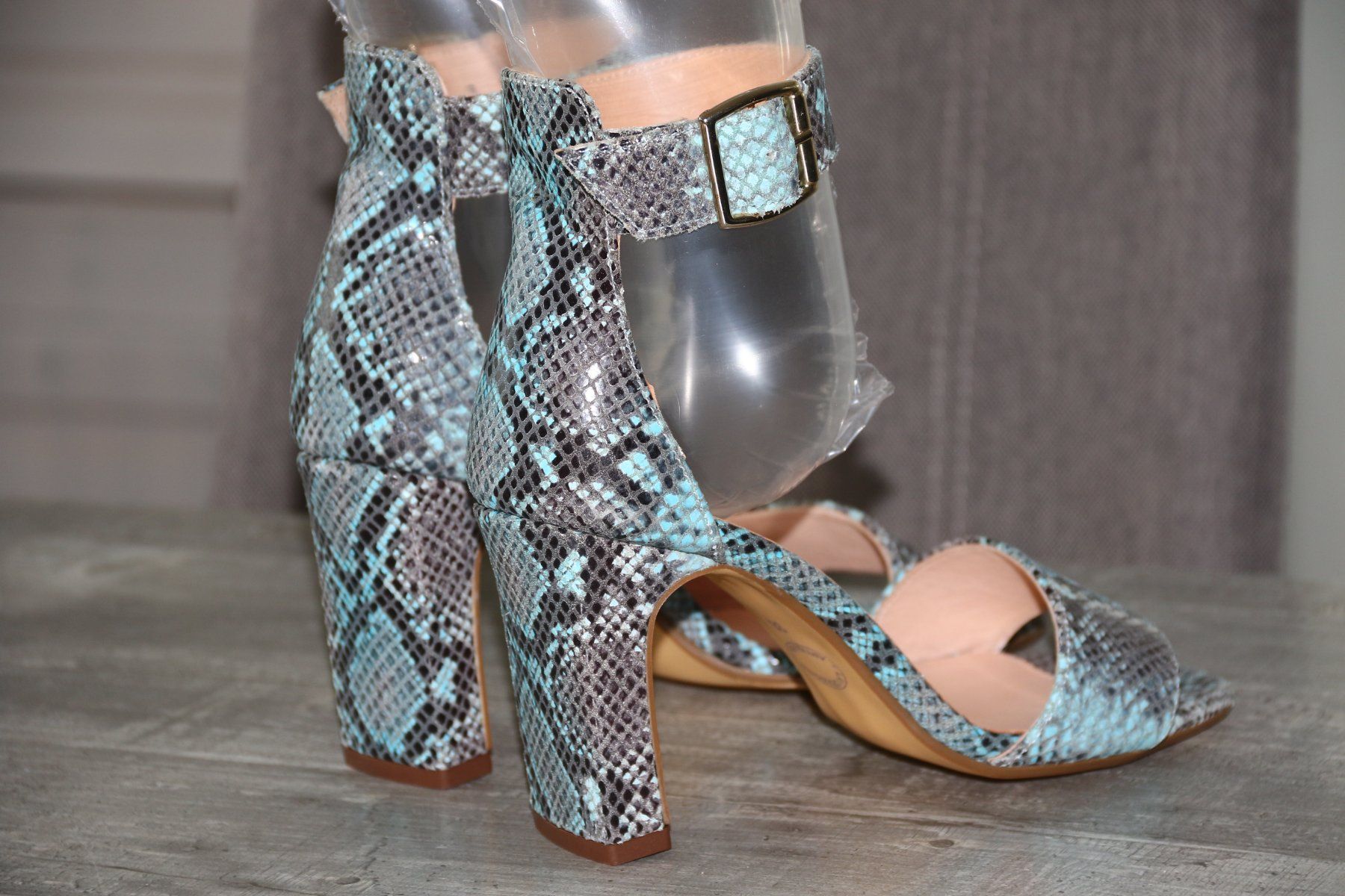 Scarpe da donna: Neue Wunderschöne Sommerschuhe Gr.38 – Nuovo (secondo la descrizione) da Oberwil-Lieli venduto da Svetlana28 6
