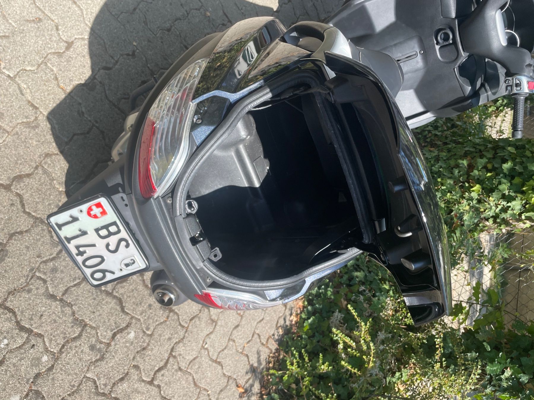 Piaggio Scooters: 3-Rad-Roller MP3 – Gebraucht aus Basel von Autoverka0 4