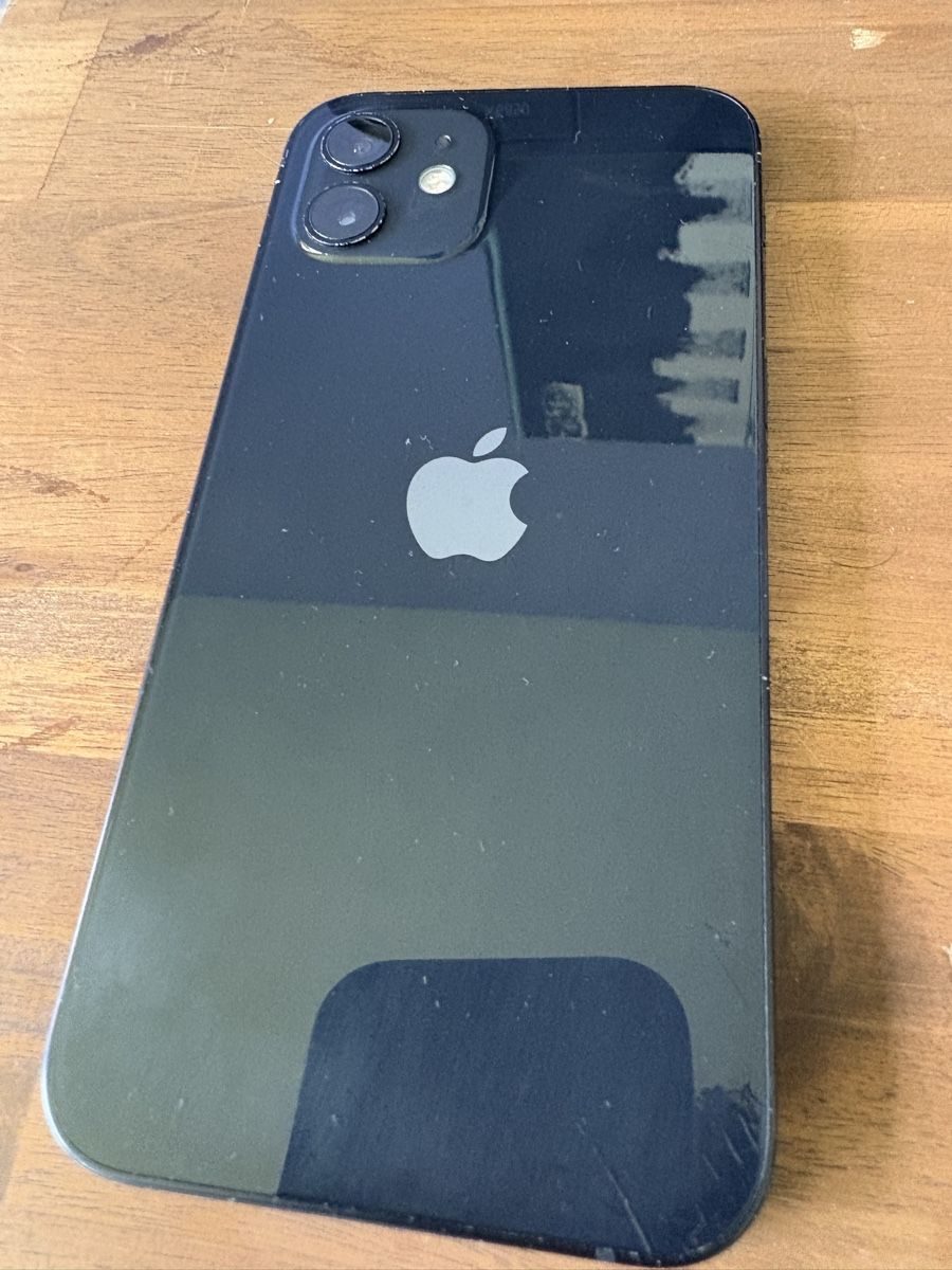Apple Portables: iPhone 12  - Defekt, für Bastler oder Ersatzteile! – Défectueux à Zürich par Nonas1996 1