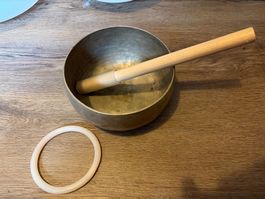 Klassische tibetische Klangschale – Handgearbeitet im Set
