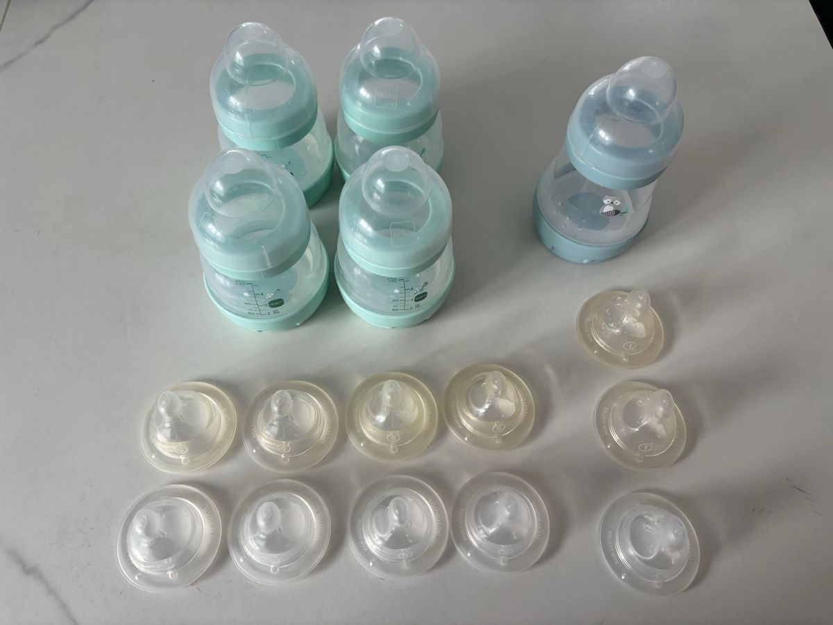 Mam Repas pour bébés: 5 mam Fläschchen inkl. Sauger – D'occasion à Vauffelin par Panda_2017