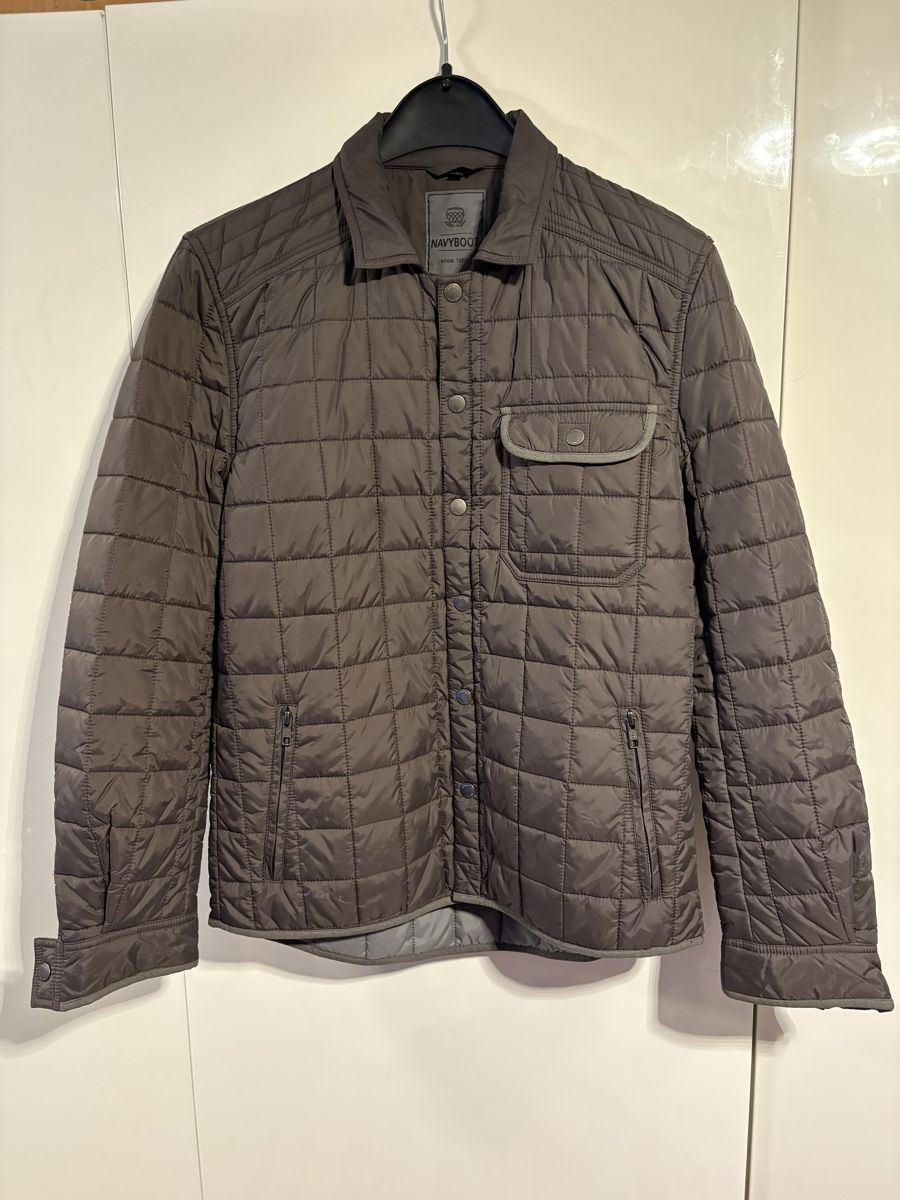 Jacken: Navyboot Steppjacke braun Grösse M  – Gebraucht aus Teufen AR von AykutS