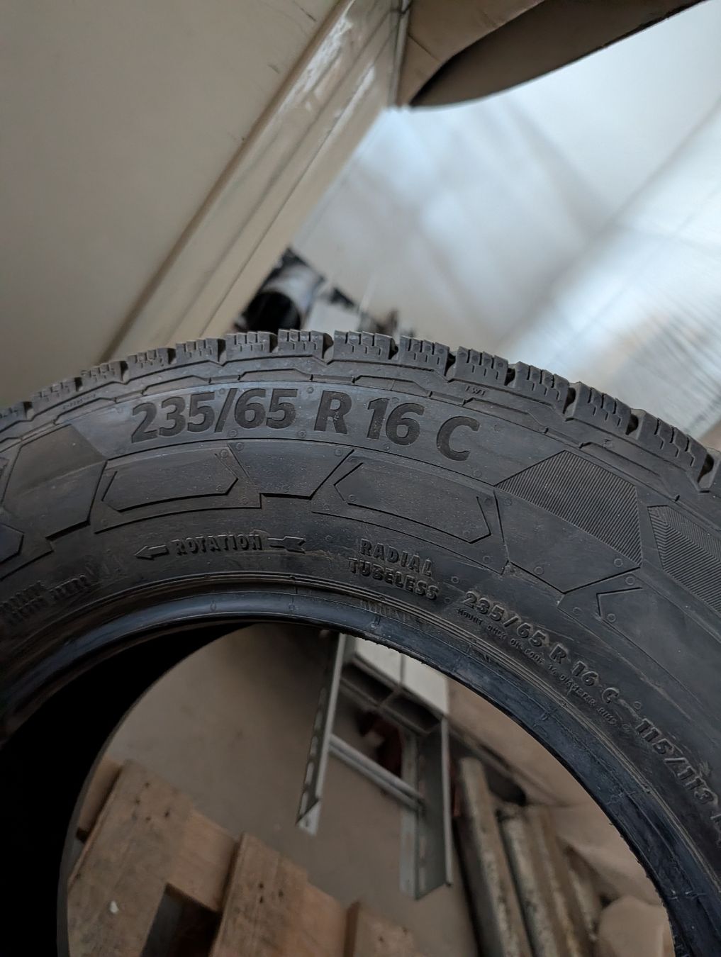 Continental Pneumatici & Ruote complete: 2x Continental VanContact Winter 235/65 R16 C – Usato da La Place (Ayent) venduto da s4c4 3