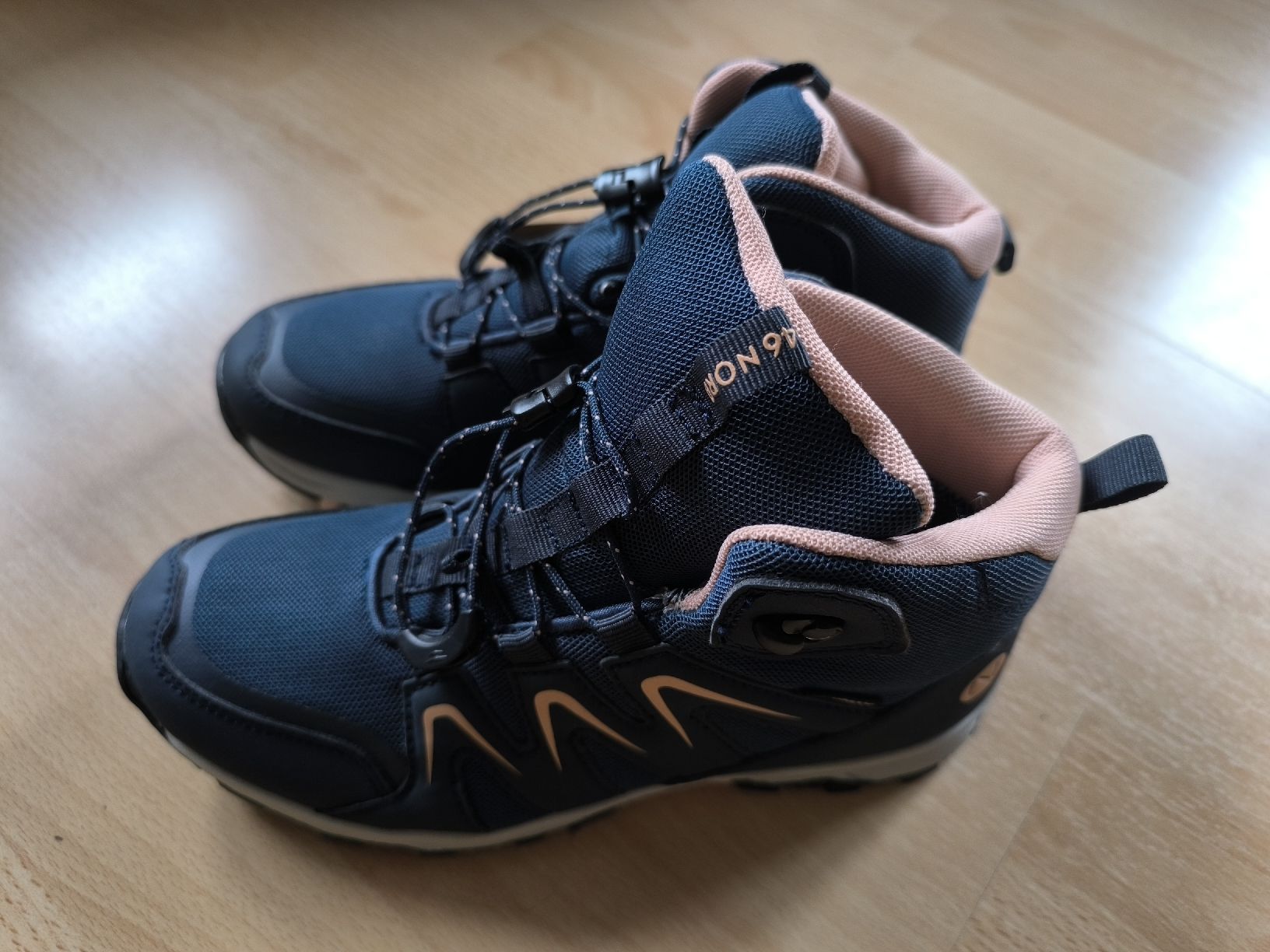 Damenschuhe: chaussures de marche 37 NEUVES – Neu und originalverpackt aus Arnex-sur-Orbe von mbdaso