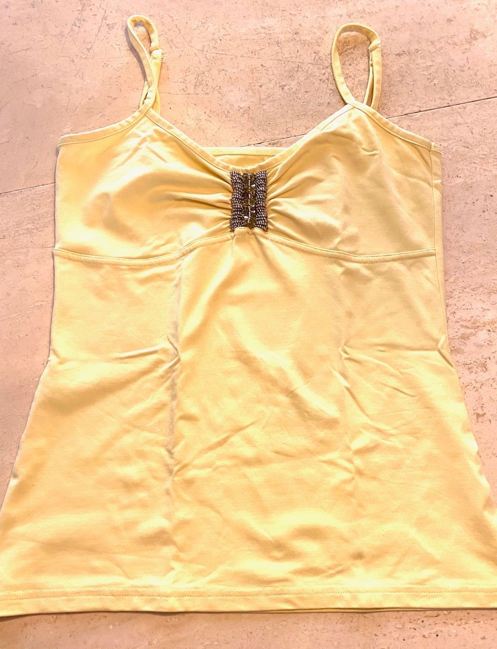 Top: Sommertop, Gr. 38,  hellgelb mit Perlenapplikation – Usato da Uster venduto da ros_pym8 2