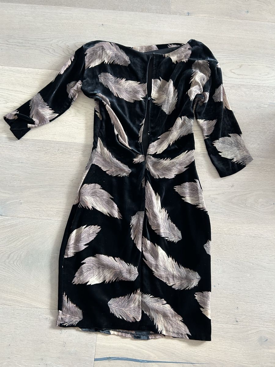 Vestiti: Reiss Kleid Gr. 36 schwarz Samt Federn – Usato da Zug venduto da Gibbi80 3