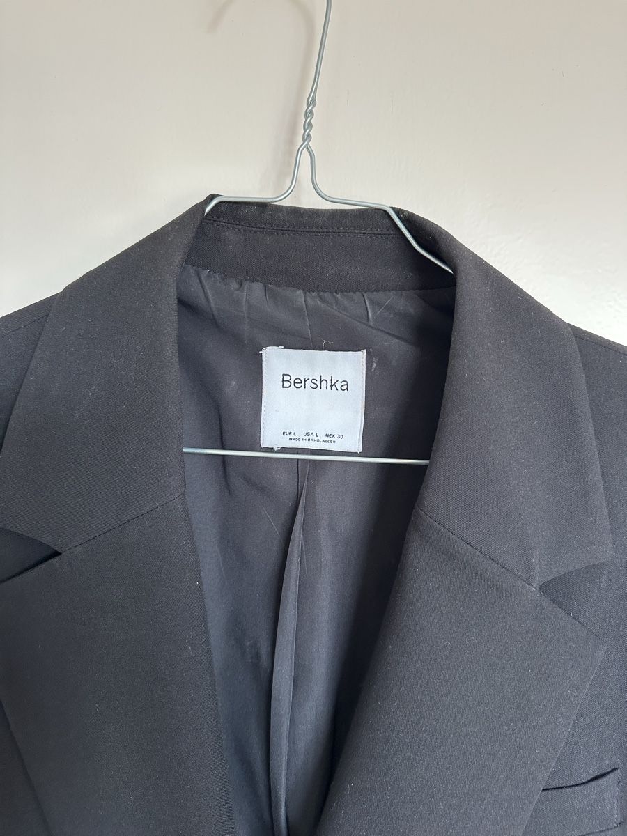 Bershka Jacken: Bershka Black Blazer  – Gebraucht aus Orvin von mboder 1