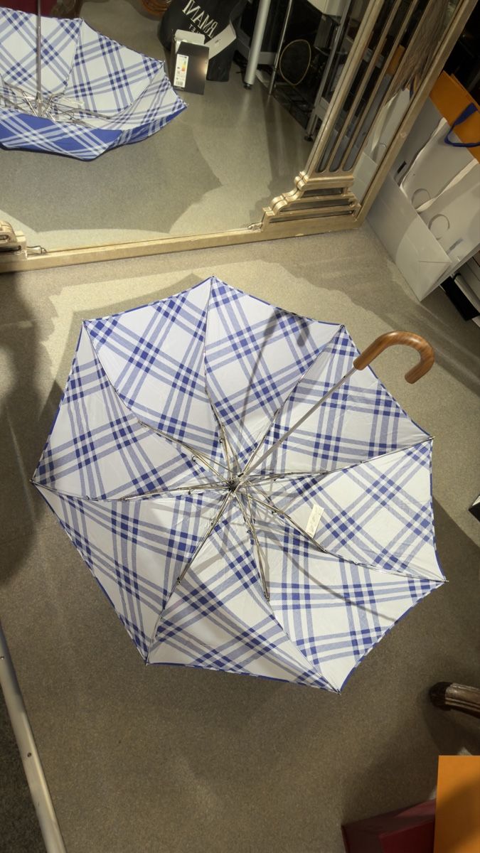Burberry Ombrelli: Burberry Schirm, blau/weiss kariert – Nuovo e nell'imballaggio originale da Lachen SZ venduto da HelvetiaLuxury 5