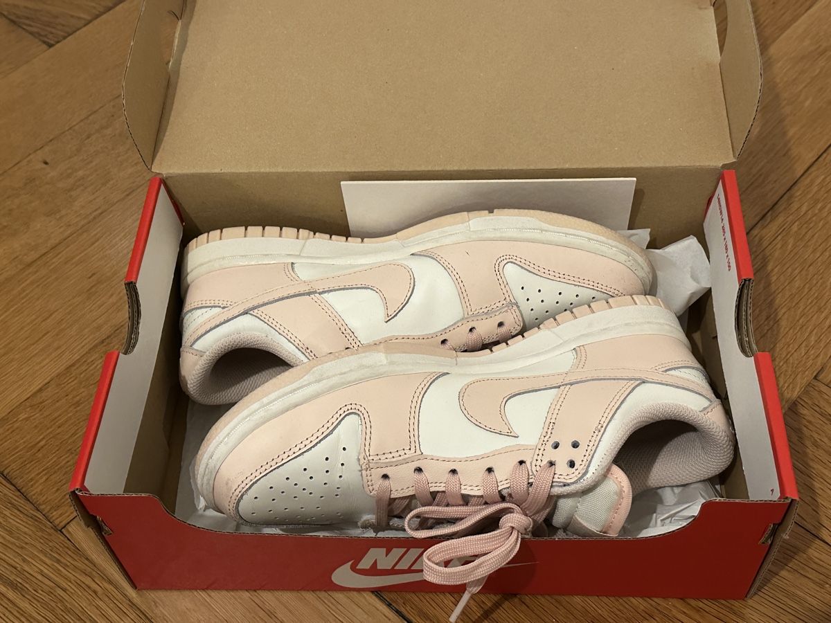 Nike Chaussures femmes: Nike Dunks – D'occasion à Basel par lar_vkr5