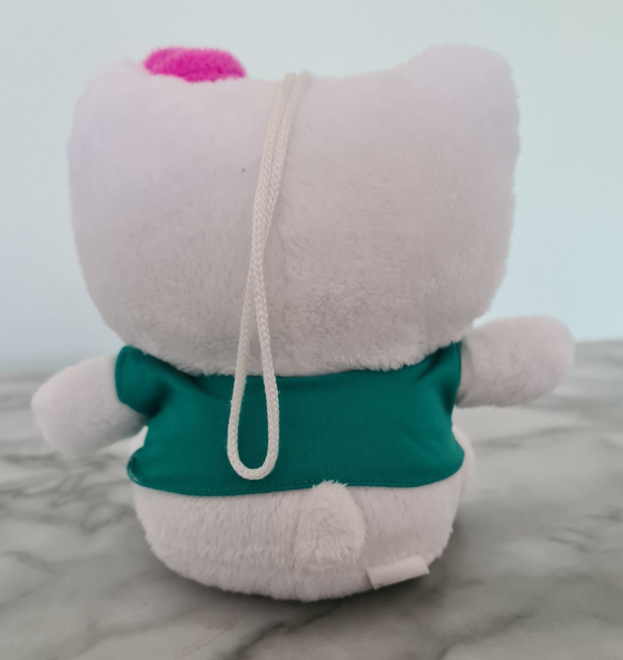 Hello Kitty Giocattoli: Hello Kitty Kätzchen Plüsch weiss 15 cm gross – Usato da Winterthur venduto da bibummi 1