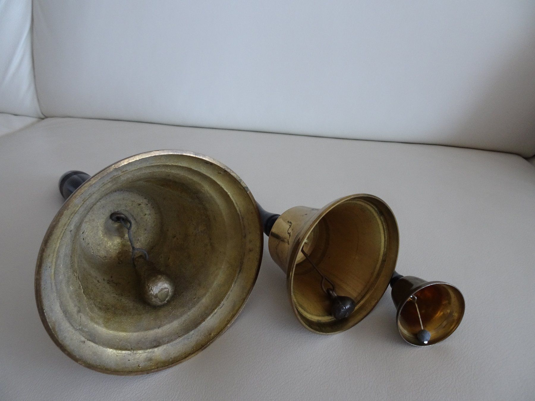 Campanacci mucche: 3 antike Messing Handglocken – Usato da Vitznau venduto da Mina60 7