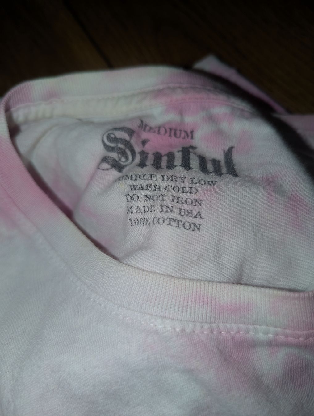 T-shirt: Sinful by Affliction Langarmshirt - Batik Rosa Skull-Print – Usato da Altendorf venduto da Eistoelter 4