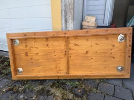 Grosser Holztisch