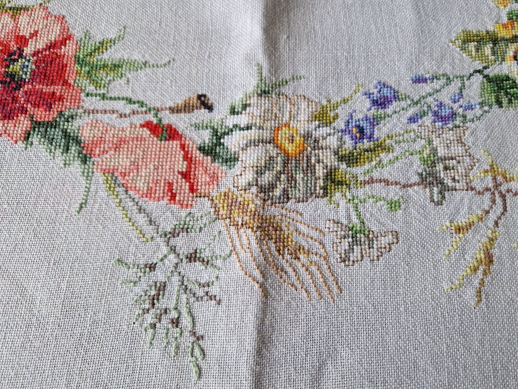 Altra biancheria da tavola: Handbestickte Tischdecke mit Mohnblumen 135x135cm. – Usato da Bern venduto da Antikbatik 5