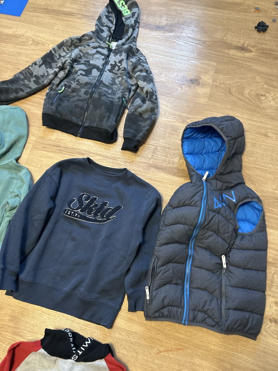 Kleiderpakete & -sets: Kleiderset Jungs Grösse 130/140 Pullover/ Weste – Gebraucht aus Fischbach- Göslikon von Rommel 1